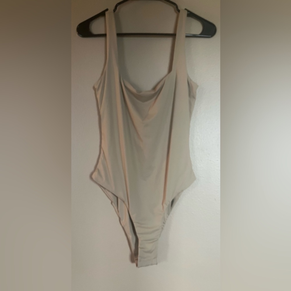 SHEIN Tan Sleeveless Bodysuit. Excellent condition. Women’s Size Small - Picture 7 of 10